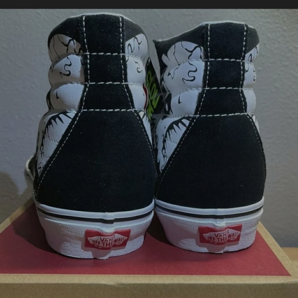 VANS TM BLACK/WHITE GLOW SKULLS SK8-HI SHOES main image 6